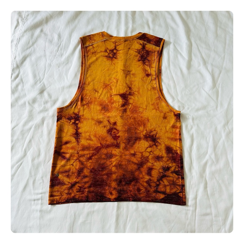 β
Lululemon Menβs Metal Vent Tech 2.0 Tie Dye Tank Top - Orange/Yellow β
- Picture 11 of 17